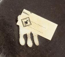 Hőgye Katalin: Kakasmintás dísztál. Mázas kerámia, jelzett, hibátlan, d: 29 cm