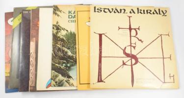 9 darba zenei bakelit, közte dedikált Apu Hod Med Be, Jesus Chrtist Superstar, A kis herceg, Vuk, István, a király.