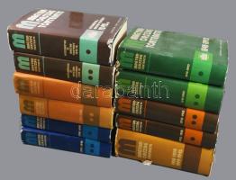 Magyarország története sorozat 6 kötete (1., 3., 5-8.): Előzmények és magyar történet 1242-ig I-II.; 1526-1686 I-II.; 1790-1848 I-II.; 1848-1890 I-II., 1890-1918 I-II.; 1918-1919 - 1919-1945 I-II. [Ez utóbbi egy kötetben.]; Bp., 1976-1985, Akadémiai. A második kötet (1242-1526) nem jelent meg. A 4. kötet hiányzik (1686-1790.) Kiadói egészvászon-kötések, kiadói papír védőborítókban, a papírborítók szélei szakadozottak, kopottak.