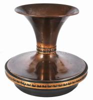 Iparművész réz váza. J. n. kis kopással. d: 19 cm, m: 16 cm