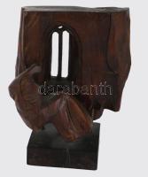 Vincefi Sándor (1952-2021): Alak. Faragott fa, hátoldalán jelzett. Fa talapzaton. m: 15 cm