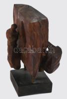 Vincefi Sándor (1952-2021): Alak. Faragott fa, hátoldalán jelzett. Fa talapzaton. m: 15 cm