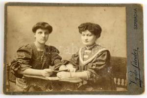 17 db vegyes fotó: vizitkártyák, kabinetfotók, tablóképek