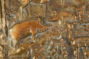 Szentirmai Zoltán (1941-): Erdei állatok a vádászlesnél. Bronz plasztika, fa lapon, jelzett, 29x19 c...