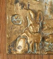 Szentirmai Zoltán (1941-): Erdei állatok a vádászlesnél. Bronz plasztika, fa lapon, jelzett, 29x19 c...