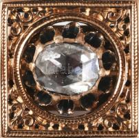 Arany (Au) bross csüngővel. Jelzett, fémjel, KD mesterjegy, 14 karátos arany, benne régi csiszolású ...