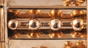 Arany (Au) bross csüngővel. Jelzett, fémjel, KD mesterjegy, 14 karátos arany, benne régi csiszolású ...