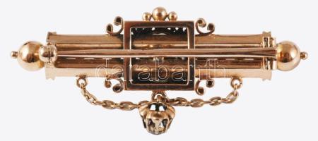 Arany (Au) bross csüngővel. Jelzett, fémjel, KD mesterjegy, 14 karátos arany, benne régi csiszolású ...