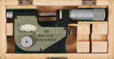 Jelzett mikrometer fa dobozában, h: 17 cm
