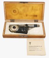 Jelzett mikrometer fa dobozában, h: 17 cm