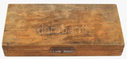Jelzett mikrometer fa dobozában, h: 17 cm