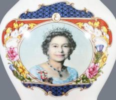 2002 Aynsley kiöntő, II. Erzsébet arcképével, jelzett, hibátlan, m: 16,5 cm