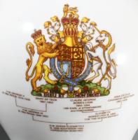 2002 Aynsley kiöntő, II. Erzsébet arcképével, jelzett, hibátlan, m: 16,5 cm