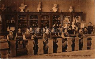 Eger, Angolkisasszonyok Intézete, rajzterem, belső