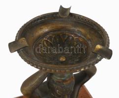 Férfi figurális hamuzó márvány talpon, m: 18 cm