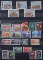 Magyar és külföldi sorok, blokkok, darabok vastag fekete 8 lapos A/4 berakóban