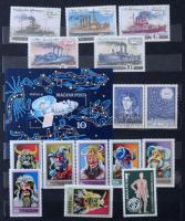 Magyar és külföldi sorok, blokkok, darabok vastag fekete 8 lapos A/4 berakóban