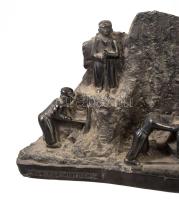 Szénbányászok. Nagyméretű orosz faragott gagát szobor, egy fej sérüléssel, 57x19 cm