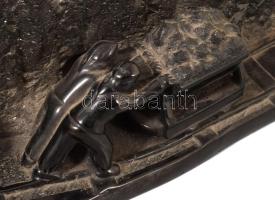 Szénbányászok. Nagyméretű orosz faragott gagát szobor, egy fej sérüléssel, 57x19 cm