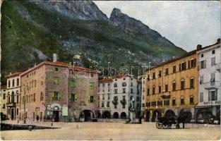 Riva del Garda (Südtirol), Piazza Benacense / square, café (Rb)