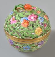 Herendi virágmintás áttört porcelán bonbonier eper fogóval, kézzel festett, jelzett, hibátlan, m: 10 cm