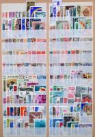 Világösszeállítás részletek sok tengerentúli bélyeggel 135 db hagyományos A/4 10 soros stecklapon (összesen kb. 27.000 bélyeg kevés magyarral)