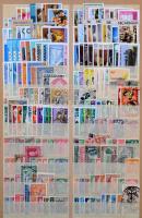 Világösszeállítás részletek sok tengerentúli bélyeggel 135 db hagyományos A/4 10 soros stecklapon (ö...