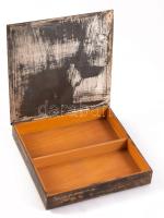 Tevan Margit (1901-1978) doboz domborműves fém díszítéssel. jelzés nélkül, hibátlan . 15x15 cm