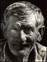 cca 1968 Várnai György vecsési fotóművész vintage felvétele (Nagyapa mosolya), ezüst zselatinos fotópapíron, feliratozva, 23,8x18 cm