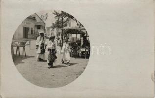 Dárda (?), gyerekek népviseletben, piac / children in folk costume. photo