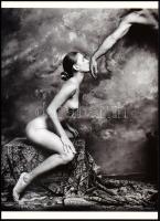 cca 1979 Saudek, Jan cseh fotóművész felvétele (Kézcsók), 1 db modern nagyítás, jelzés nélkül, 21×15 cm