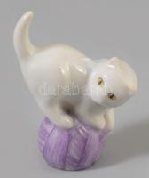 Herendi macska gombolyagon, jelzett, kézzel festett, hibátlan, m: 5,5 cm