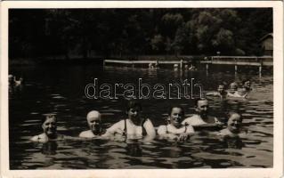 Hévíz, fürdőzők. photo (EB)