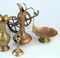 7 darab réz dísztárgy, közte gyertyatartó, italtartó, olajmécses, kínáló, m: 24 cm alatt