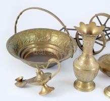7 darab réz dísztárgy, közte gyertyatartó, italtartó, olajmécses, kínáló, m: 24 cm alatt
