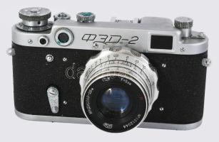 Fed-2 fényképezőgép, Indusztar 1: 2,8 f: 5 objektívvel, bőr tokkal