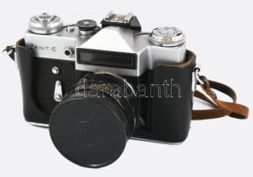 Zenit-E fényképezőgép, kissé sérültHelios-44-2 objektívvel, tokjában.