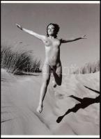 cca 1949 André de Dienes (korábban Ikafalvi-Dienes Andor György) (1913-1985) magyar - amerikai fotóriporter és fotóművész felvétele (Szabadnak születtem), 1 db modern nagyítás, jelzés nélkül, 21x15 cm