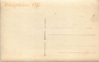 1912 Beregszász, Beregovo, Berehove; előkelő család a kastély, kúria előtt / castle, mansion. photo