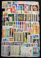 Magyar gyűjtemény 1965-1976 3 db albumban, filázva, régi gyűjtésből + 2 db szinte teljesen üres, fal...