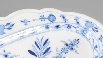 Meissen hagymamintás ovális szervírozótál, jelzett, hibátlan, 51x24 cm