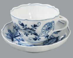 Meissen hagymamintás teás készlet. 9 darab csésze 9 darab alátéttel, teás kanna, szűrővel, cukortart...