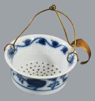 Meissen hagymamintás teás készlet. 9 darab csésze 9 darab alátéttel, teás kanna, szűrővel, cukortart...