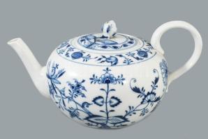 Meissen hagymamintás teás készlet. 9 darab csésze 9 darab alátéttel, teás kanna, szűrővel, cukortart...