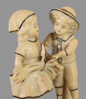 Jelzett antik porcelán gyermekpár figura, m: 10,5 cm