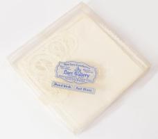 Brüsszeli csipke kendő, dobozában jelzett, 22x20 cm