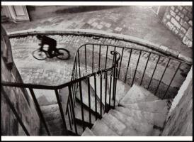 1932 Henri Cartier-Bresson (1908-2004) francia fotóriporter, fotóművész felvétele (Kerékpáros), 1 db modern nagyítás, jelzés nélkül, 15x21 cm
