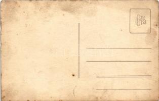 Budapest XXII. Nagytétény, pince, boroshordó, munkások csoportképe. photo (vágott / cut)