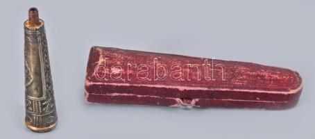 cca 1900 Ezüst (Ag) szipkavég, tokjában jelzés nélkül, h: 5 cm, bruttó 2,4g