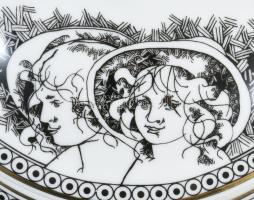 Hollóházi Jurcsák László által tervezett mintával díszített porcelán bonbonier, matricás, jelzett, h...